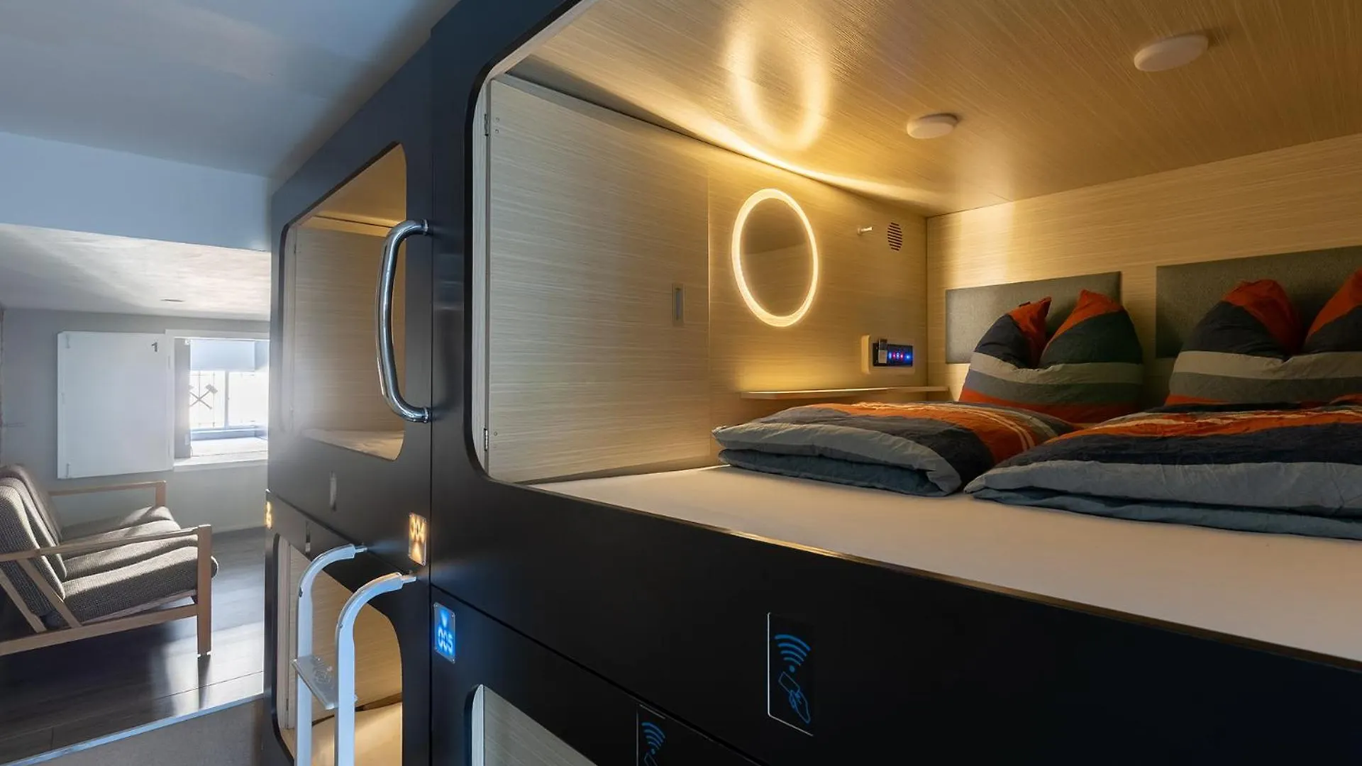 Mue Cubes - Capsule Hotel Bazylea 0*,