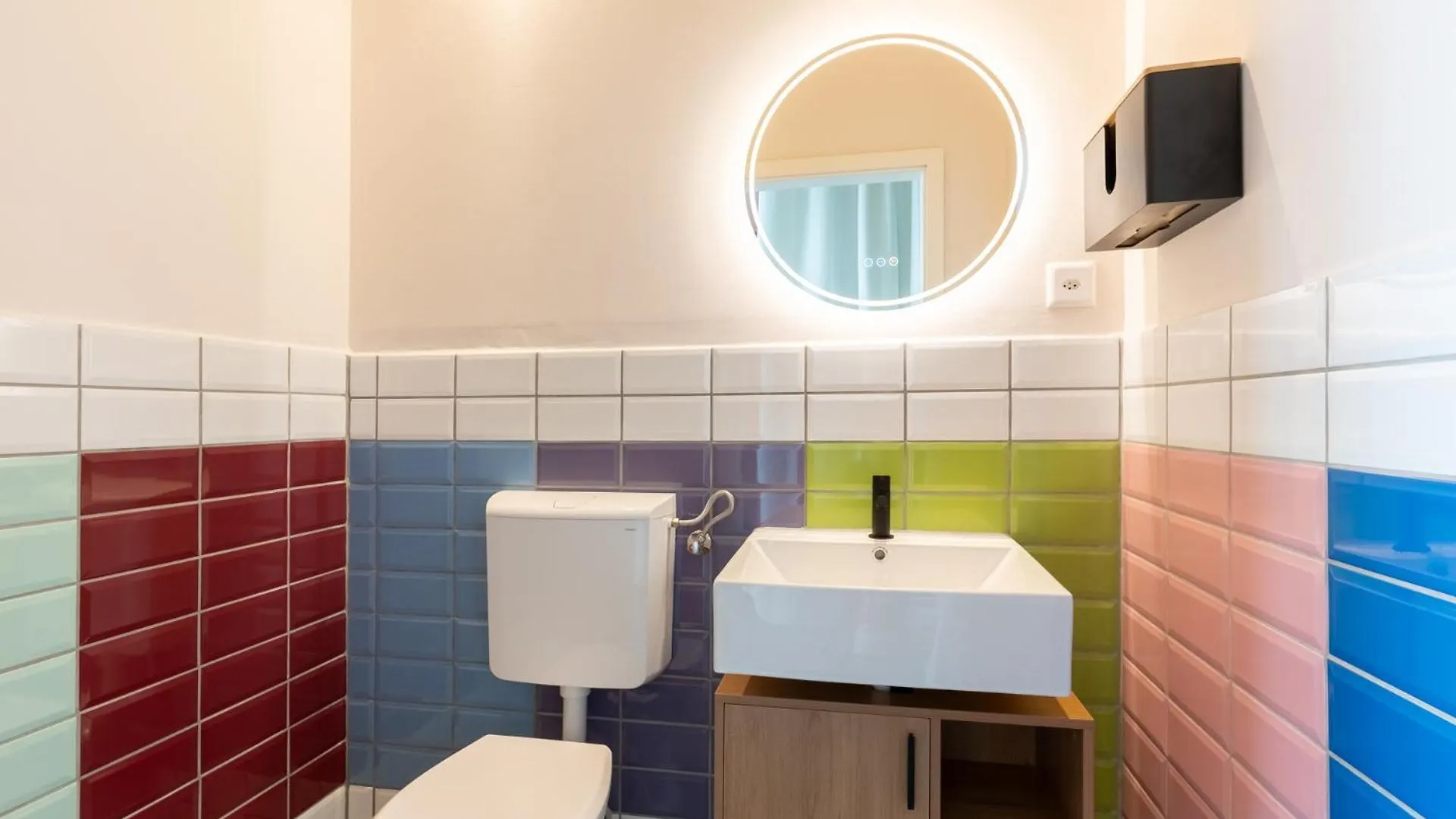Mue Cubes - Capsule Hotel Bazylea 0*,  Szwajcaria