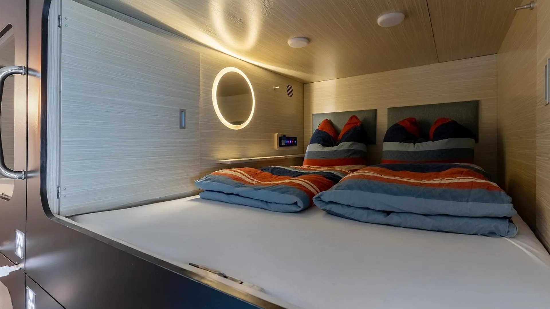 Mue Cubes - Capsule Hotel Bazylea