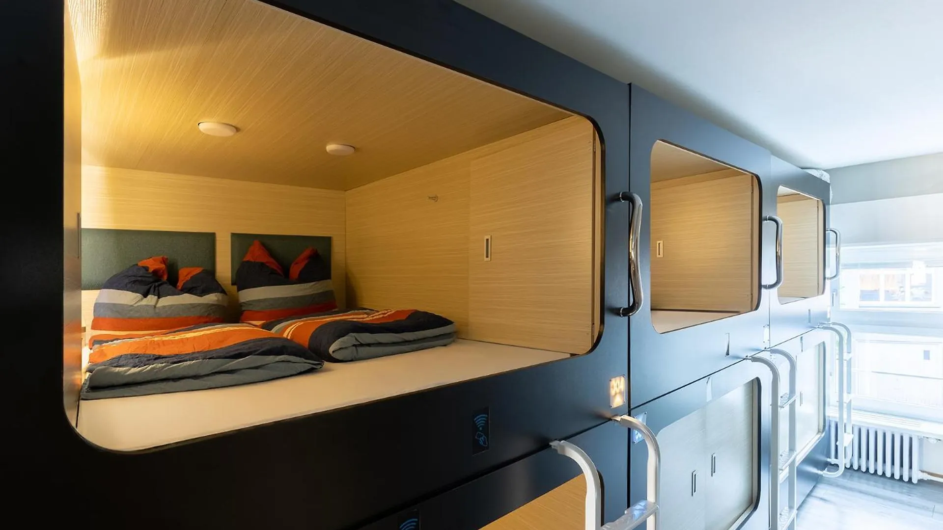 Mue Cubes - Capsule Hotel Basel 0*,