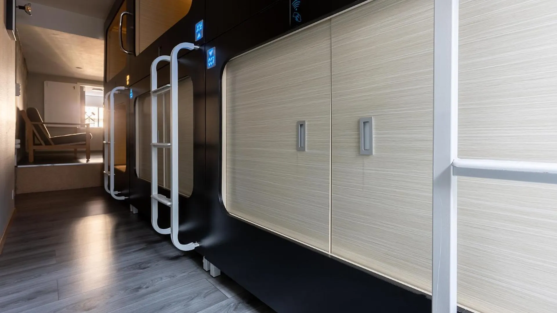 Mue Cubes - Capsule Hotel Basel 0*,  Schweiz