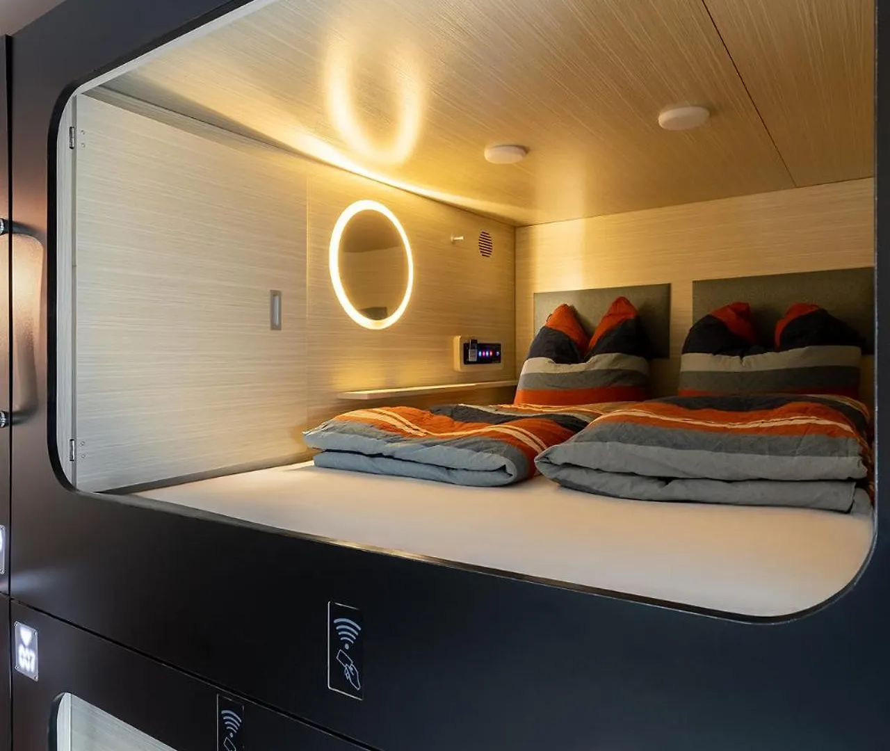 Mue Cubes - Capsule Hotel Basel 0*,