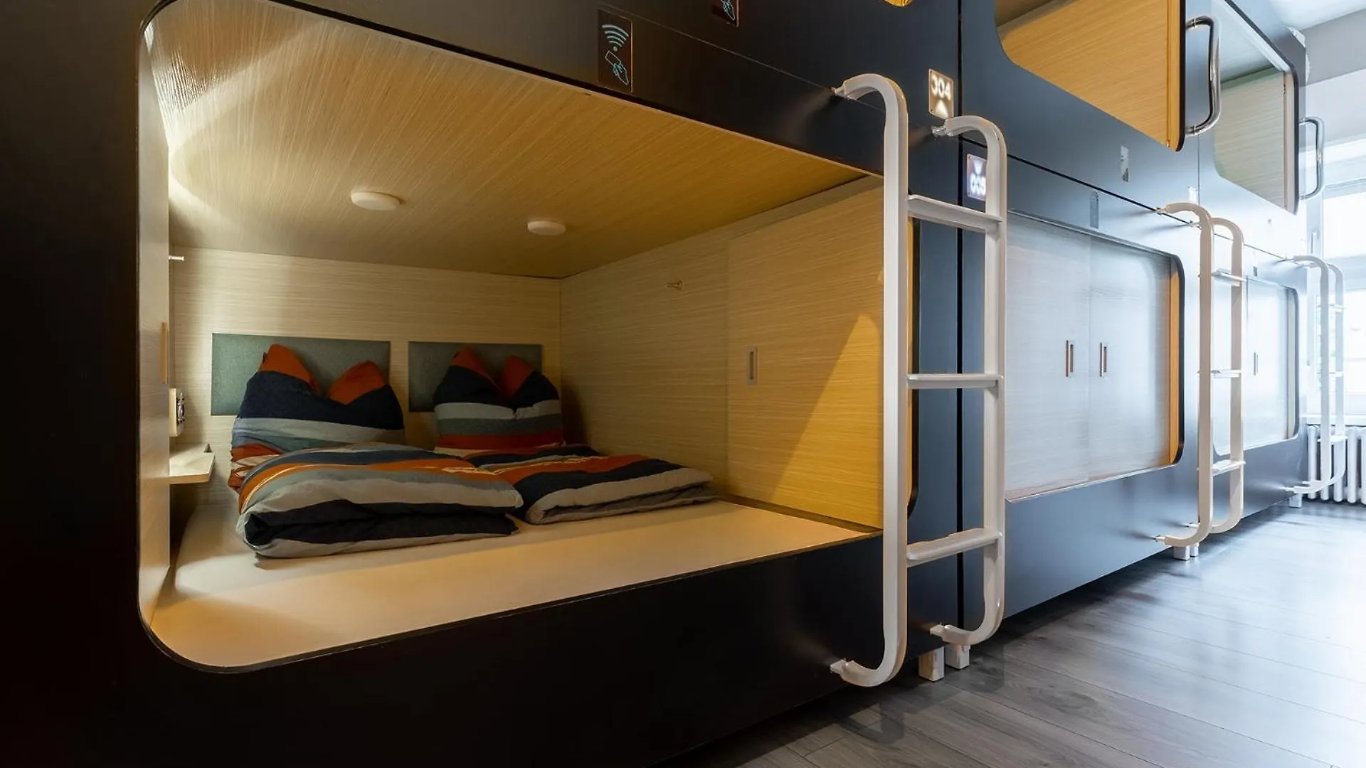 Mue Cubes - Capsule Hotel Basel