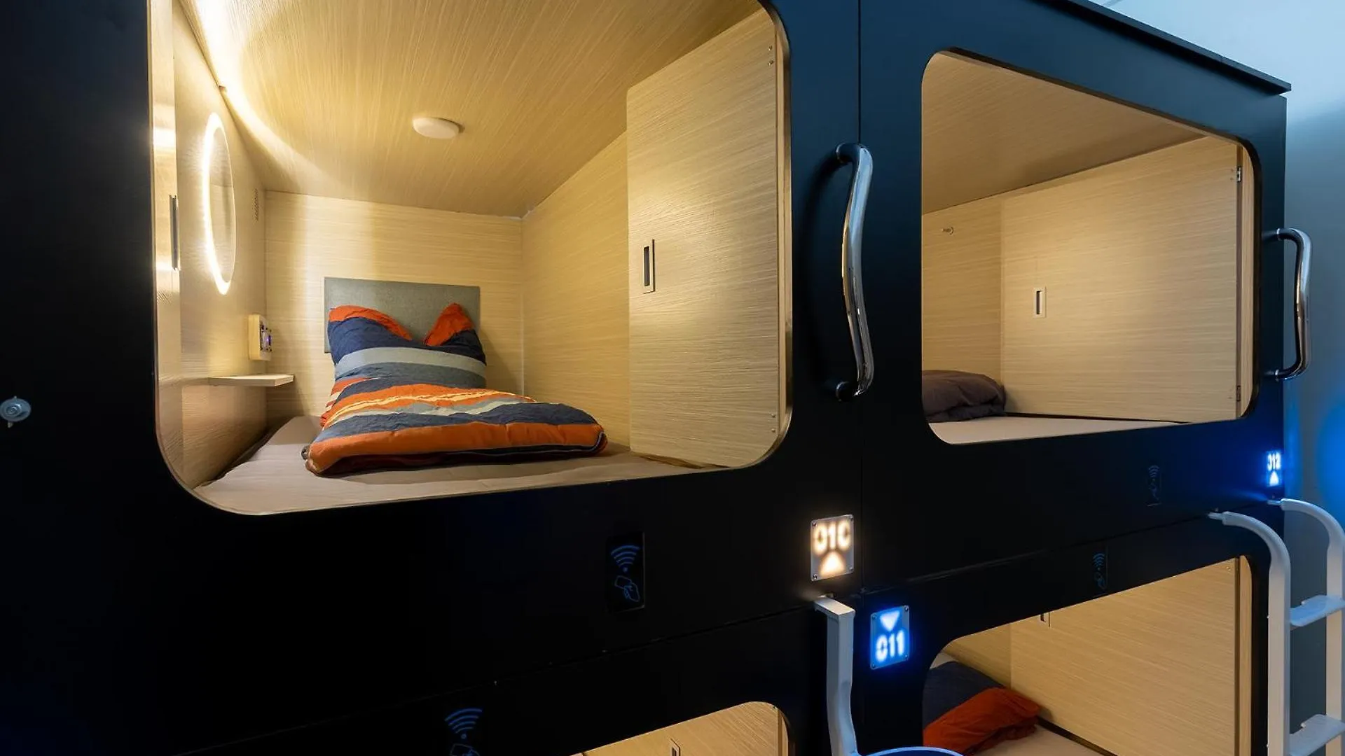 Mue Cubes - Capsule Hotel Basel