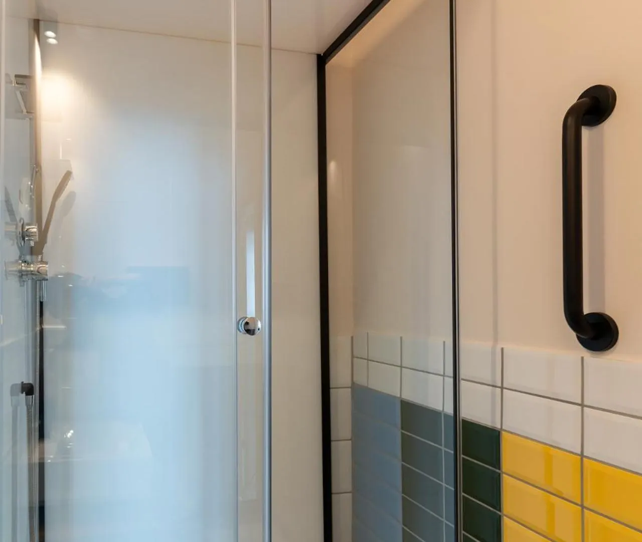 Mue Cubes - Capsule Hotel Basel