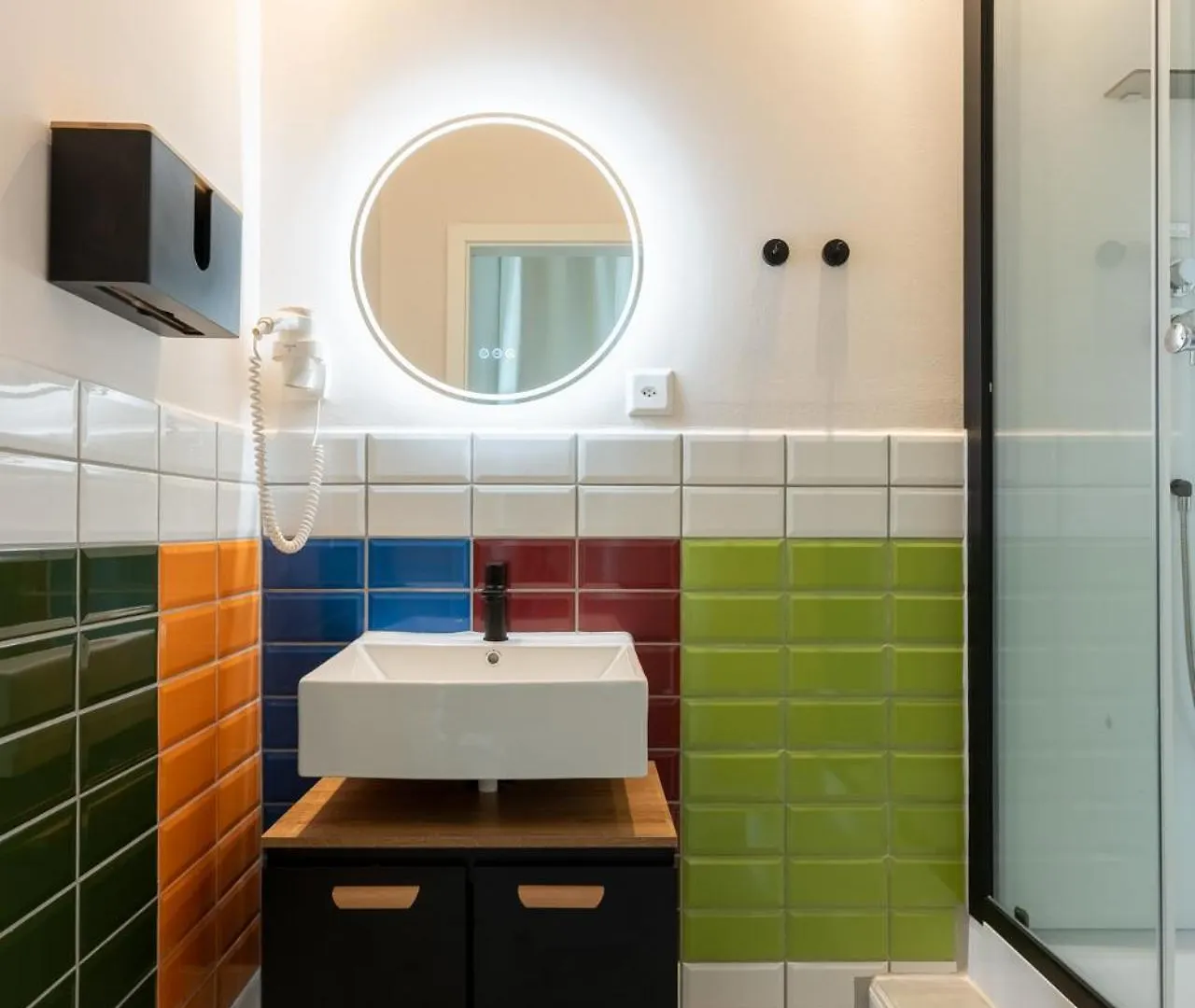 Mue Cubes - Capsule Hotel Basel 0*,