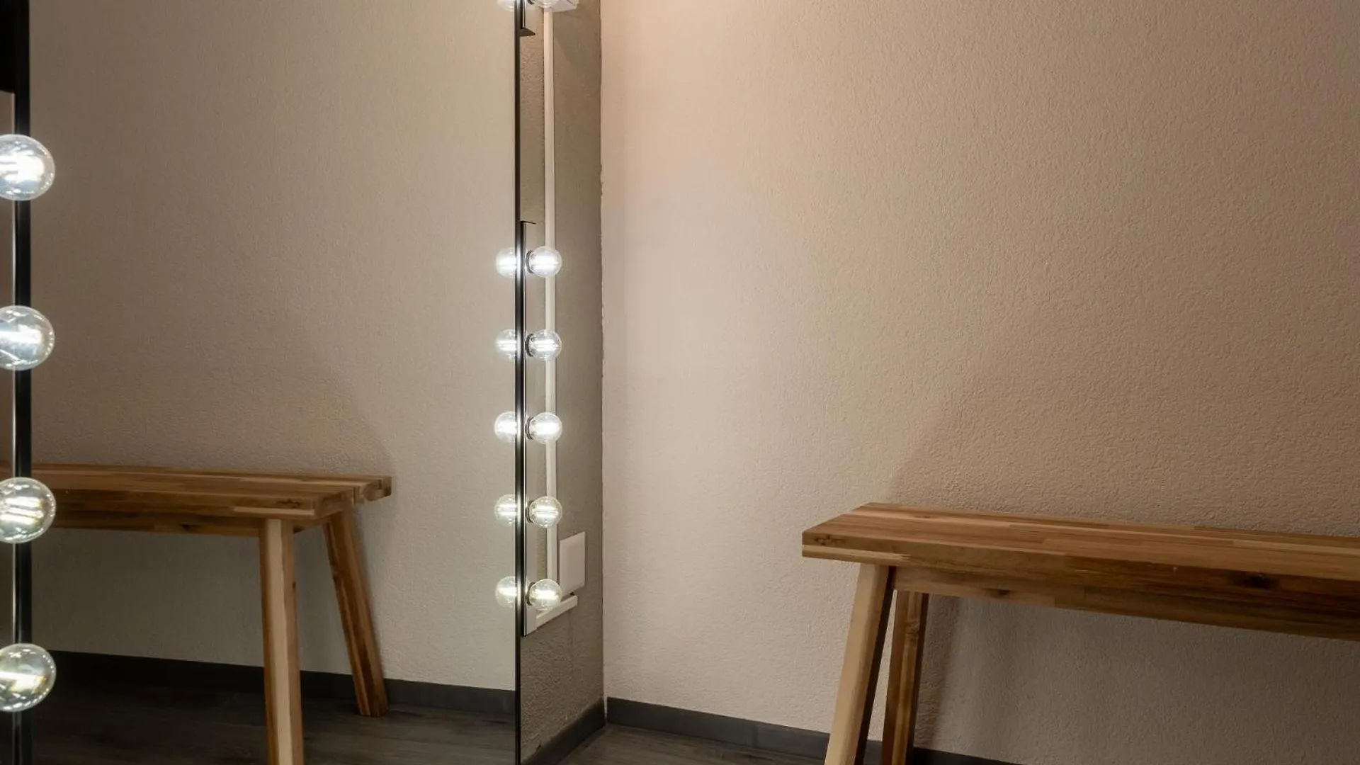Mue Cubes - Capsule Hotel Basel