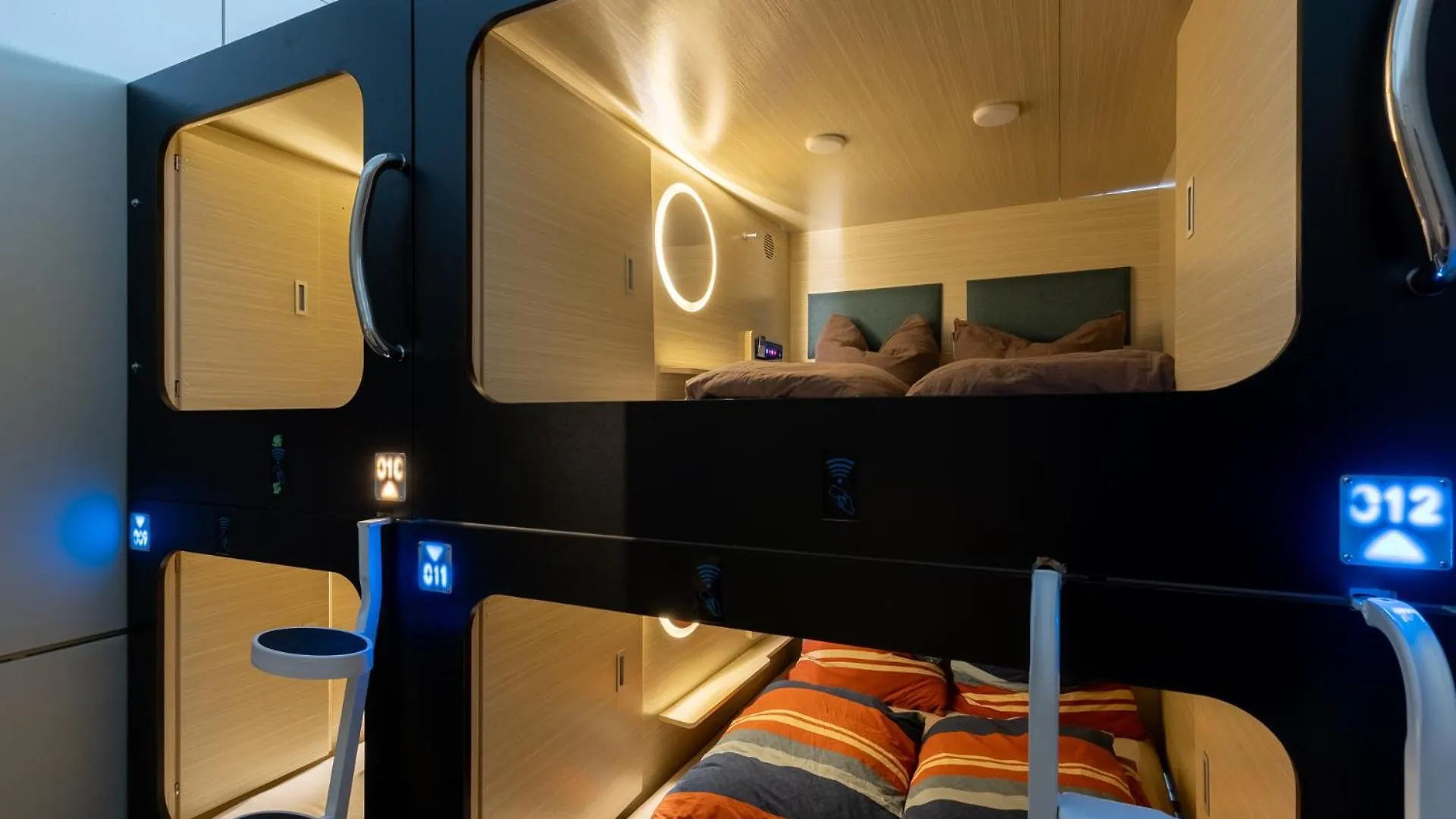 Mue Cubes - Capsule Hotel Basel 0*,