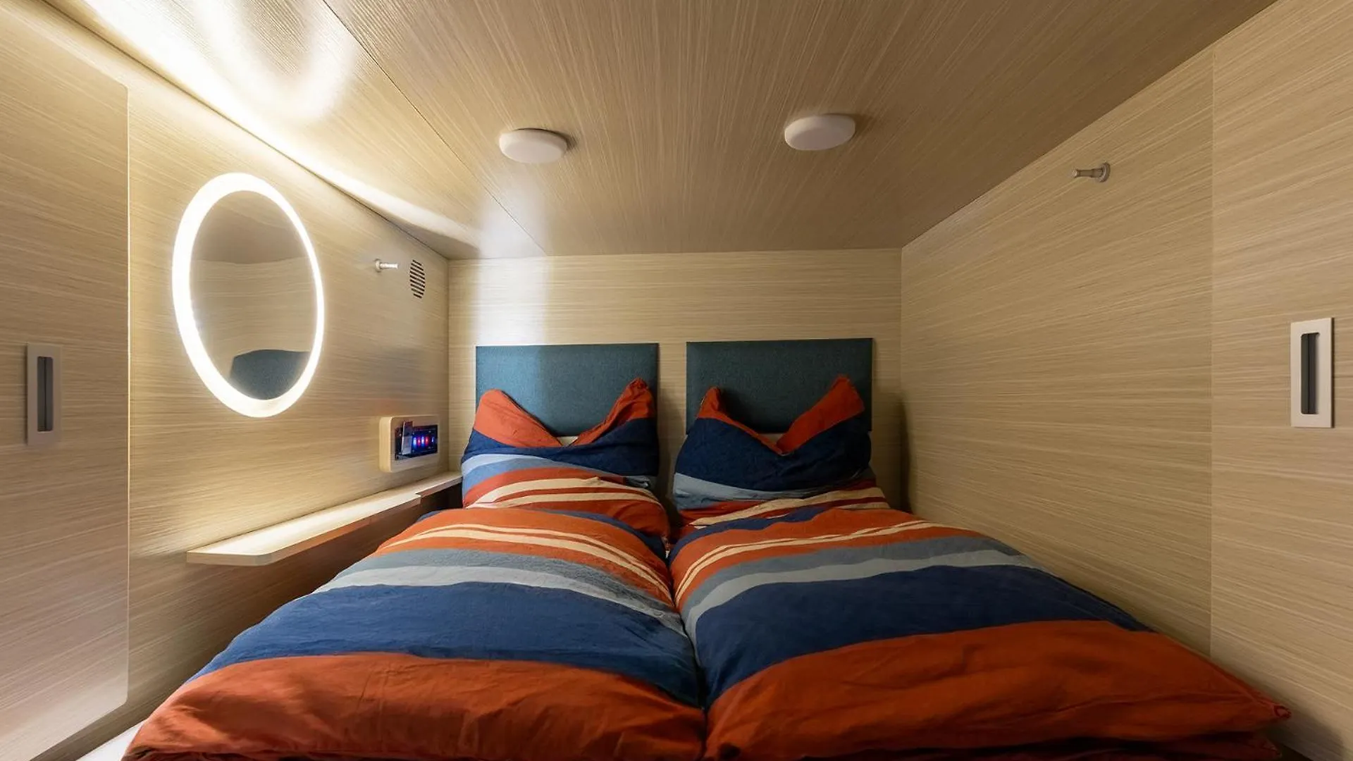 Mue Cubes - Capsule Hotel Basel